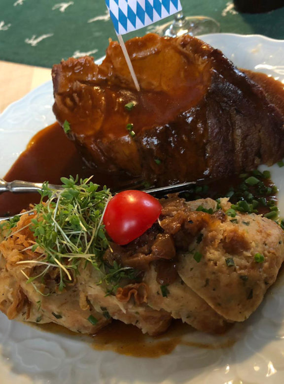 Essen-Semmelknödel-Braten